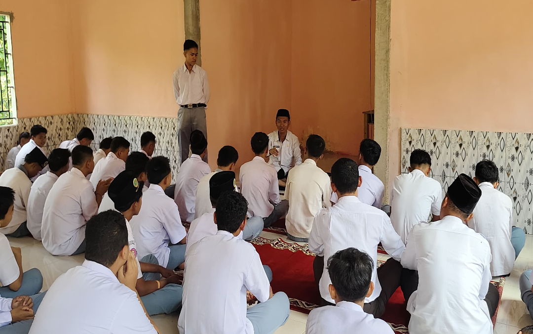 Pembiasaan Sholat Dzuhur Berjamaah, Demi Meningkatkan Kedisiplinan Siswa MAN 2 SAROLANGUN