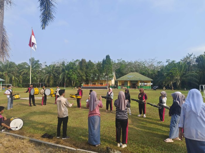 MAN 2 Sarolangun Intensifkan Latihan Marching Band Jelang Pawai HUT ke-81 Kemerdekaan RI