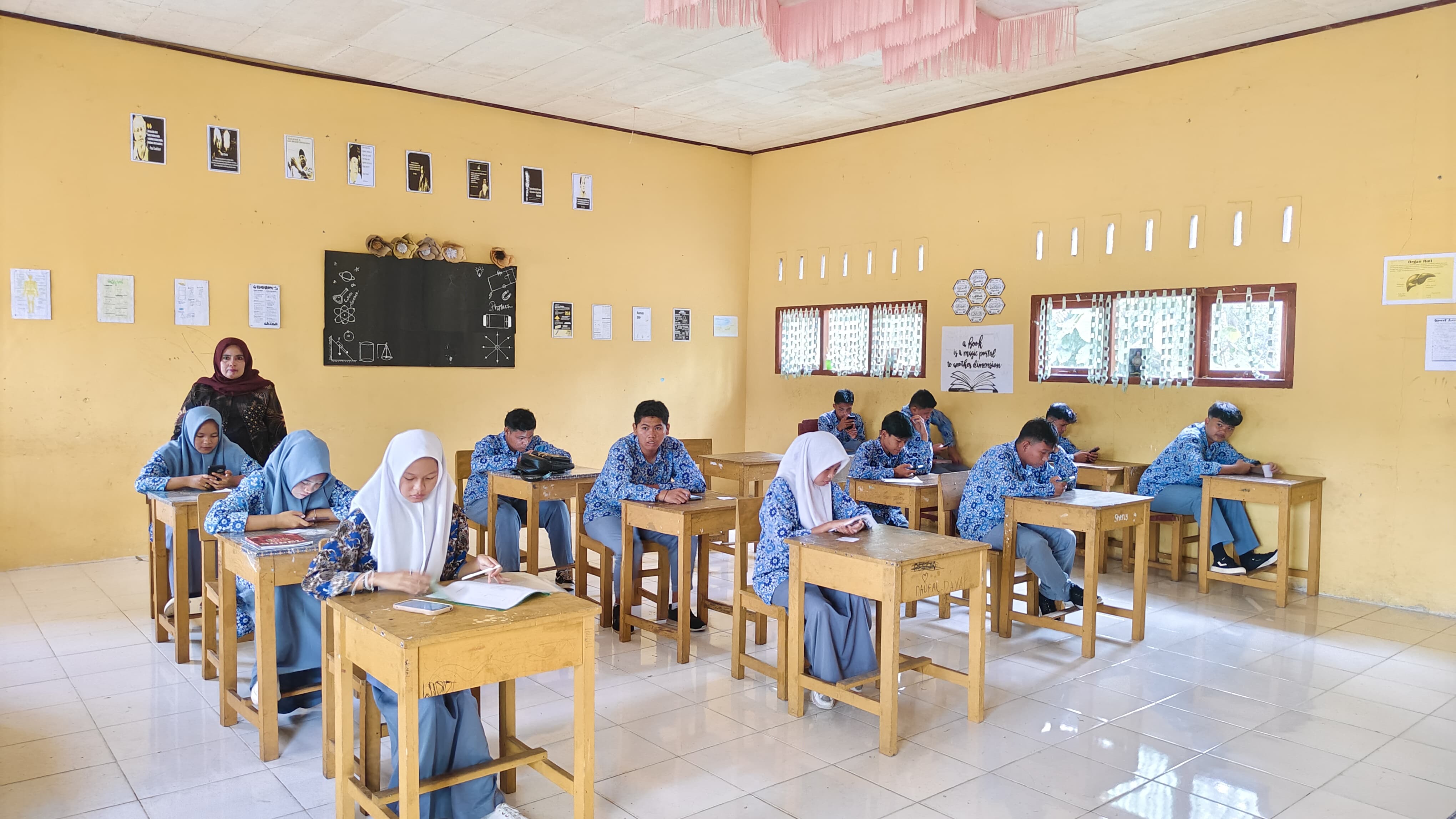 Pelaksanaan AKMI 2024 di MAN 2 Sarolangun Tertib dan Lancar