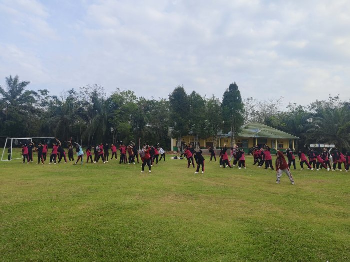 Senam Pagi Rutin Setiap Sabtu, MAN 2 Sarolangun Bangun Budaya Hidup Sehat dan Kebersamaan